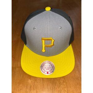 NEW Mitchell & Ness Pittsburgh Pirates Snapback Hat (MSRP $35)